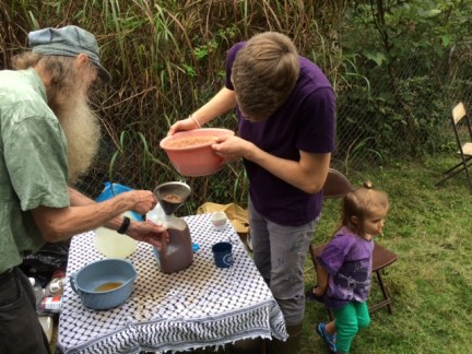 10-2-16-cider-pressing-with-ruths-19