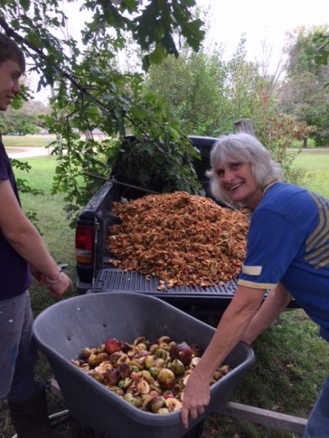10-2-16-cider-pressing-with-ruths-22